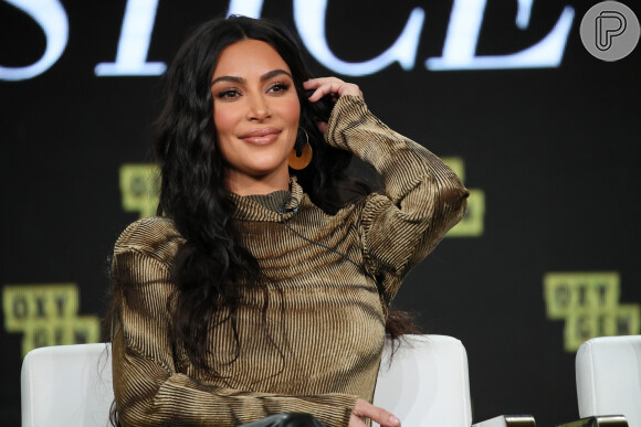 Fãs se animam com possível encontro entre Kim Kardashian e Anitta, por meio do maquiador que as deixou parecidas com uso de iluminador e outros produtos