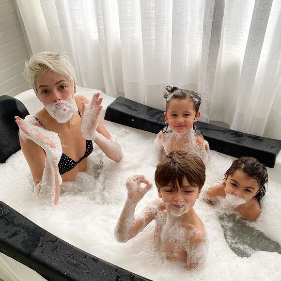 Os dois já aproveitam a casa com os sobrinhos, filhos dos irmãos de Rodrigo