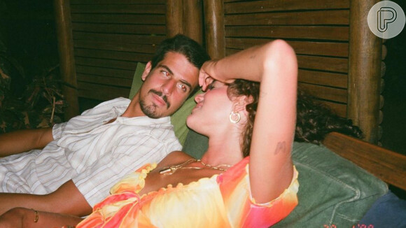 Bruna Marquezine curte foto de Enzo Celulari em que empresário aparece usando camisa de beijo