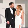 Namorados, Jennifer Lopez e Ben Affleck demonstraram sintonia no red carpet