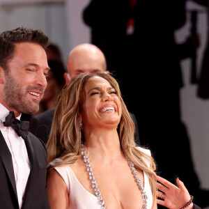 Jennifer Lopez se divertiu com Ben Affleck em primeira reaparição oficial do casal