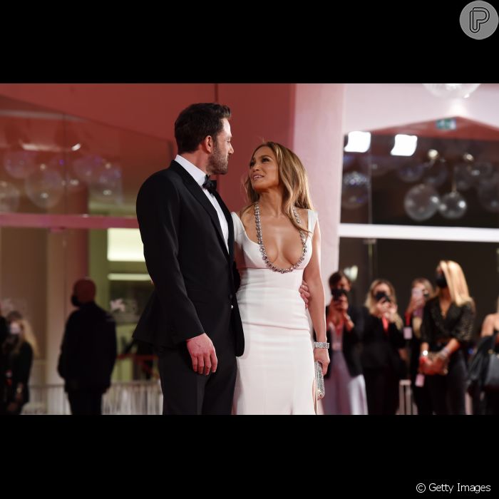 Jennifer Lopez e Ben Affleck mostraram sintonia no red carpet em nova fase do romance