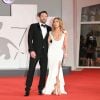 Jennifer Lopez e Ben Affleck protagonizaram momentos românticos no tapete vermelho de Veneza
