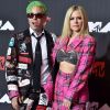 Avril Lavigne e o namorado, Mod Sun, marcaram presença no VMA 2021