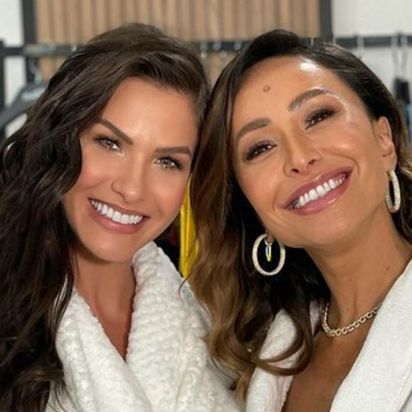 Andressa Suita filmou silhueta de Sabrina Sato e enalteceu corpo da apresentadora