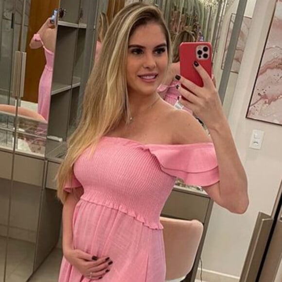 Após perder um dos bebês que estava esperando, Bárbara Evans marca chá revelação e garante: 'Estou bem'
