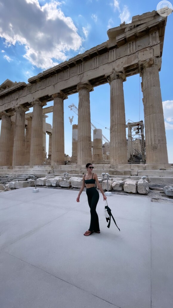 Bruna Marquezine posa em parte histórica da Grécia