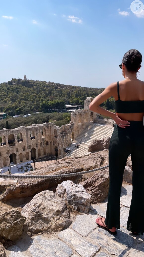 Bruna Marquezine visita ruínas na Grécia