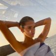  Bruna Marquezine posa em barco durante viagem à Grécia 