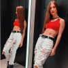 Thaisa Carvalho posa com jeans destroyed no Instagram