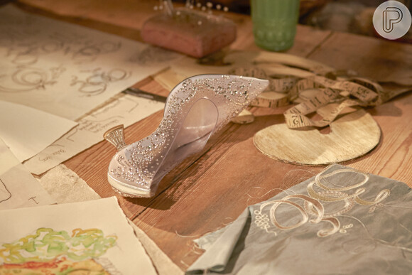 No filme 'Cinderella', o sapatinho da princesa foi confeccionado por Jimmy Choo