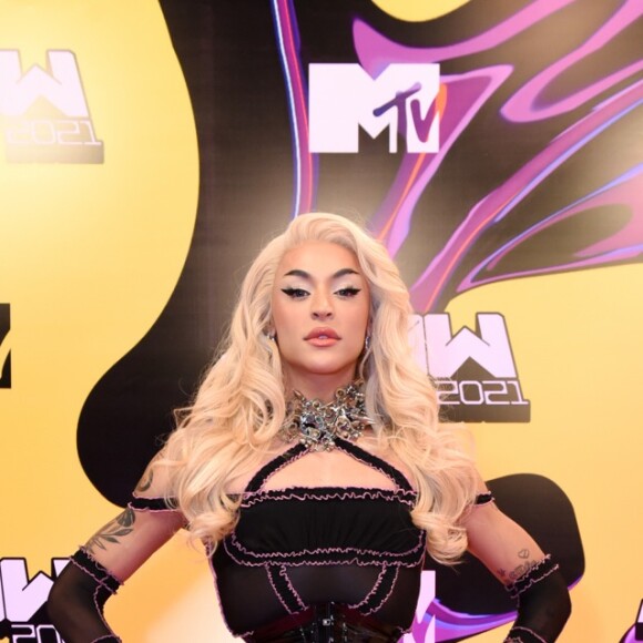 Pabllo Vittar escolheu look No Dress, marca de designer chinesa