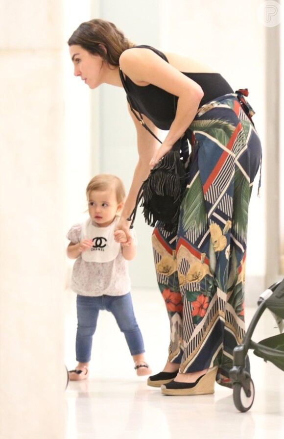 Rodrigo Santoro contou ter sido confundido com babá ao passear com a filha, Nina, na Espanha