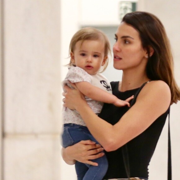 Rodrigo Santoro e a mulher, Mel Fronckowiak, rejeitam comparar a filha, Nina, hoje com 4 anos, a eles