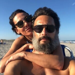 Rodrigo Santoro posou com a mulher, Mel Fronckowiak, em foto postada no Instagram