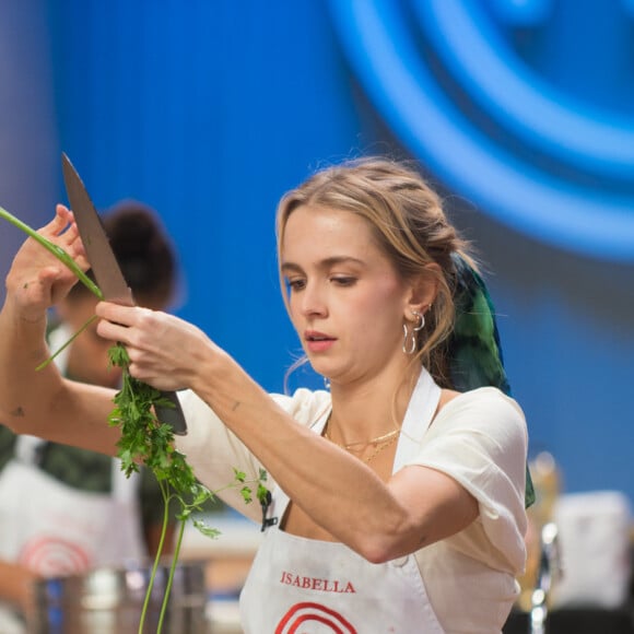 Isabella Scherer conta tudo sobre penteados e looks do 'Masterchef Brasil'