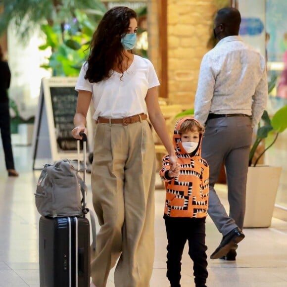 Veja o aerolook de Sophie Charlotte e seu filho, Otto, de 4 anos