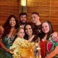 Casada com Monilton Moura (de barba), Solange Almeida é mãe de 4 filhos
