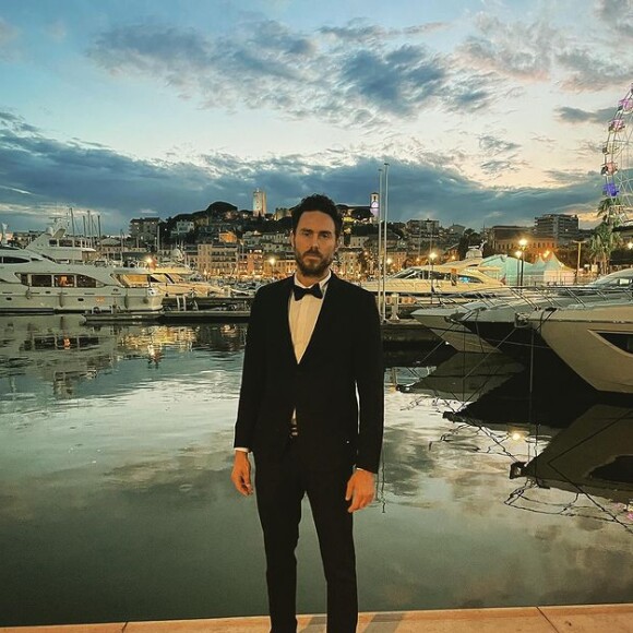 Aksel Ustun é ator, ativista ambiental e diretor que viverá par romântico e cenas quentes com Marina Ruy Barbosa em nova série