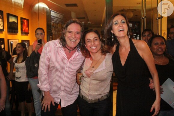 Márcia posa com Cissa Guimarães e José de Abreu na sessão para convidados da peça 'Bonifácio Bilhões', que deixou recentemente. Foto em novembro de 2012