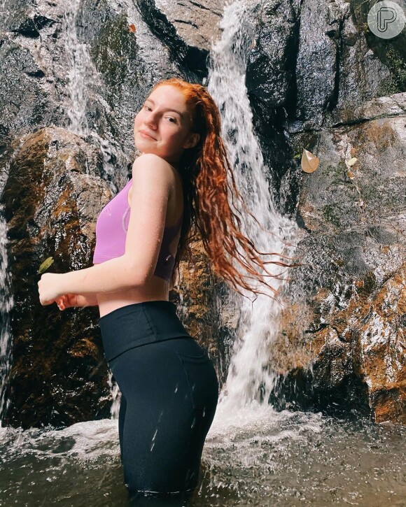 Atriz da novela 'Carinha de Anjo', Duda Matte é apaixonada por cachoeiras