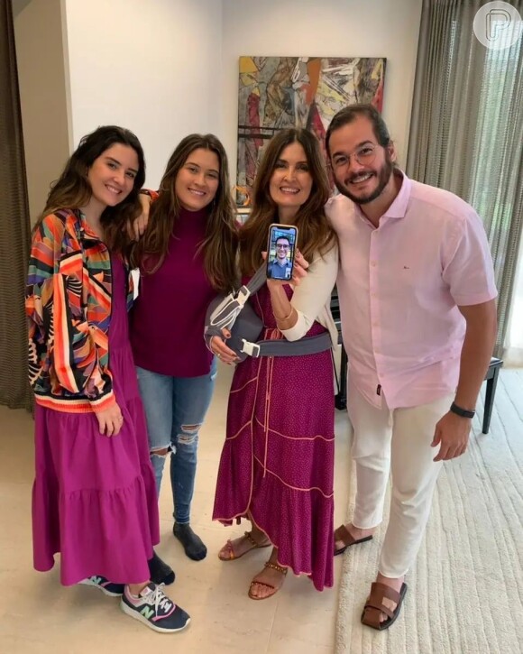 Fátima Bernardes reuniu os filhos, Laura, Beatriz e Vinicius, para uma foto