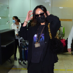 Sabrina Sato usou aerolook com acessórios de grife avaliados em R$ 23 mil