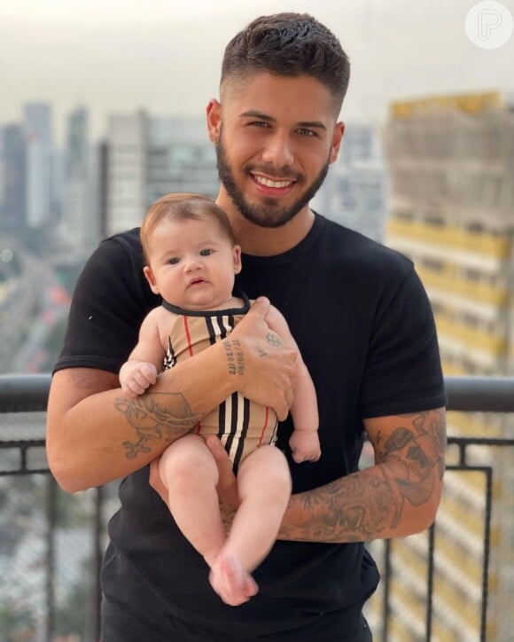 Zé Felipe e Virgínia Fonseca vestiram sua filha Maria Alice, de 4 meses, com maiô da linha kids da Burberry de R$ 1.180 mil