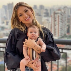Virgínia Fonseca vestiu a filha com maiô Burberry de mais de R$ 1 mil