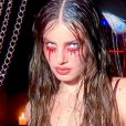 Camila Queiroz ousou na maquiagem escorrendo sangue para compor fantasia de Halloween