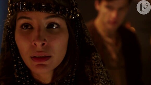 Na novela 'Gênesis', Tamar (Juliana Xavier) conquista Judá (Thiago Rodrigues) e pega o cajado, o selo e o cordão do hebreu