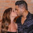 Gabi Martins beijou o namorado, Tierry, em festa de aniversário ostentação de Deolane Bezerra