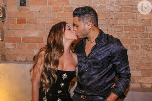 Gabi Martins beijou o namorado, Tierry, em festa de aniversário ostentação de Deolane Bezerra