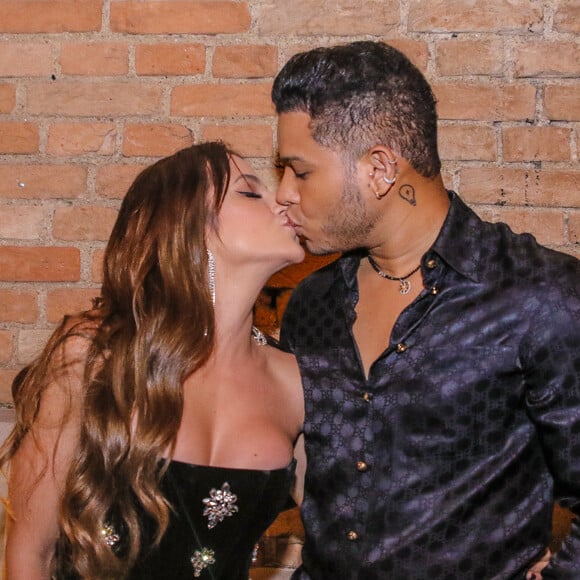 Gabi Martins beijou o namorado, Tierry, em festa de aniversário ostentação de Deolane Bezerra