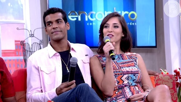 Marcello Melo Jr. foi com a namorada, Carolina Alves, no 'Encontro'. Ator é finalista do 'Dança dos Famosos' e recebeu apoio da namorada