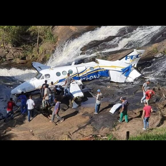 Imagens mostraram avião de Marília Mendonça completamente destruído após cair em cachoeira