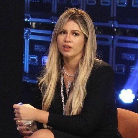 Marília Mendonça reclamou de ter de fazer dieta até dentro do avião
