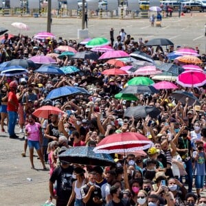 Marília Mendonça recebeu o último adeus dos fãs em velório