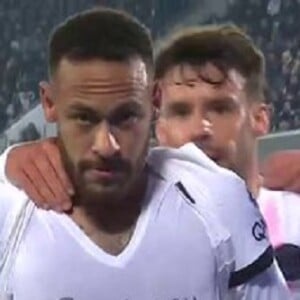 Neymar exibiu uma mensagem na camisa após fazer gols pelo PSG: 'Serei seu eterno fã'