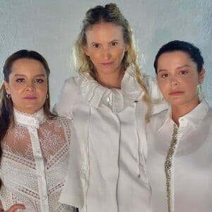 Stylist Flávia Brunetti posou com a dupla Maiara e Maraisa em culto em memória de Marília Mendonça