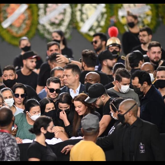 Familiares e amigos participaram de uma celebração religiosa em homenagem a Marília Mendonça