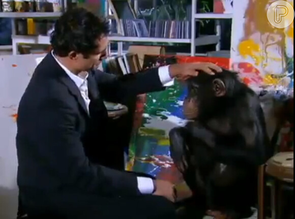 Na novela 'Caras e Bocas', Marcos Pasquim contracenava com o chimpanzé que pintava quadros