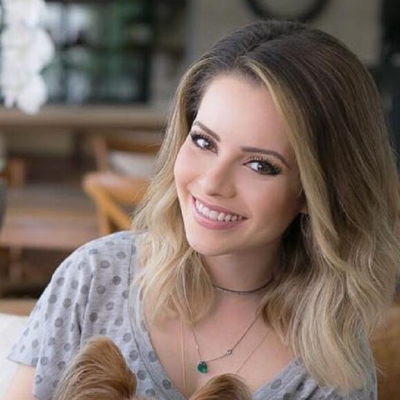 Sandy prestou homenagem a Zelda, cachorrinha que morreu nesta semana