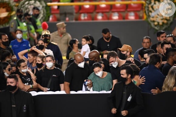 O velório de Marília Mendonça aconteceu no Ginásio Goiânia Arena sob muita comoção