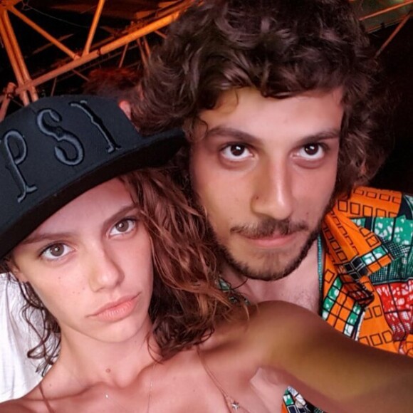 Laura Neiva é casada com Chay Suede, com quem tem dois filhos