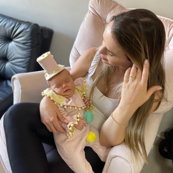 Ivy, filha de Thaeme Mariôto e Fábio Elias, nasceu no dia 22 de setembro de 2021