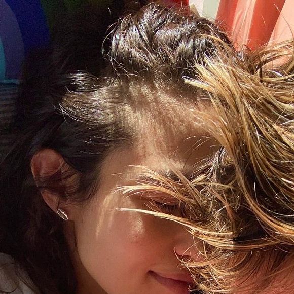 Kim e Tiê, filhas gêmeas de Nanda Costa e Lan Lanh, nasceram no dia 19 de outubro de 2021