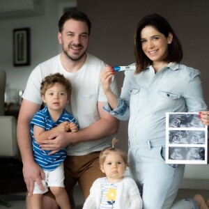 Sabrina Petraglia postou foto com a família e anunciou a terceira gravidez
