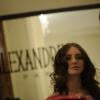 Zoe Bleu, filha de Rosanna Arquette, se prepara para o Baile de Debutantes em Paris no Hotel de Crillon