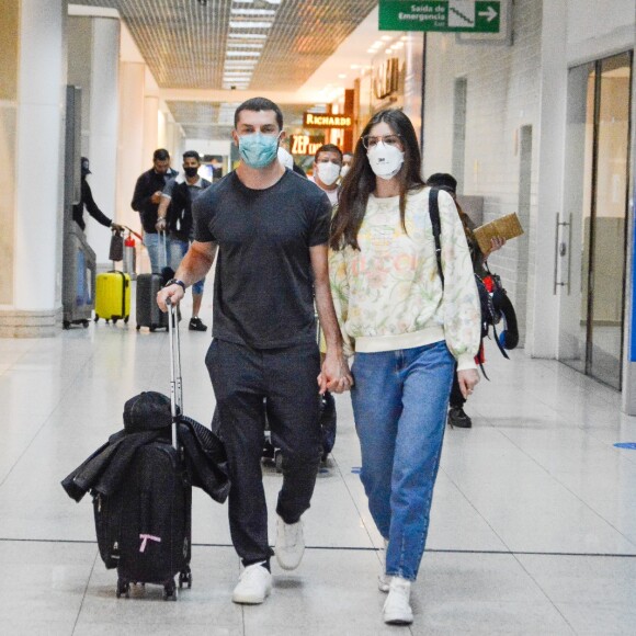 Camila Queiroz fez primeira aparição pública após confusão com a TV Globo